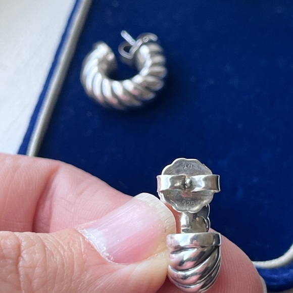 David Yurman 925 14K Sterling Silver Cable Sculpted Shrimp Huggie Hoop Earrings - Picture 3 of 5